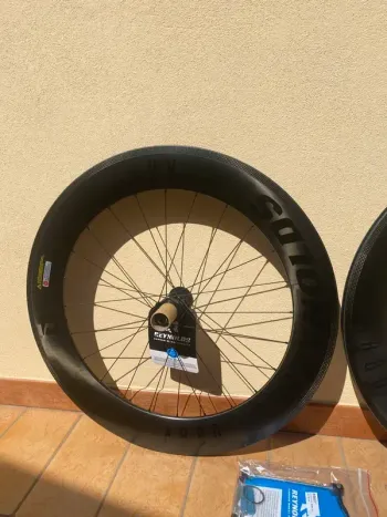 Used Reynolds AR80 700C Carbon Wheelset bike — image 2 of 9