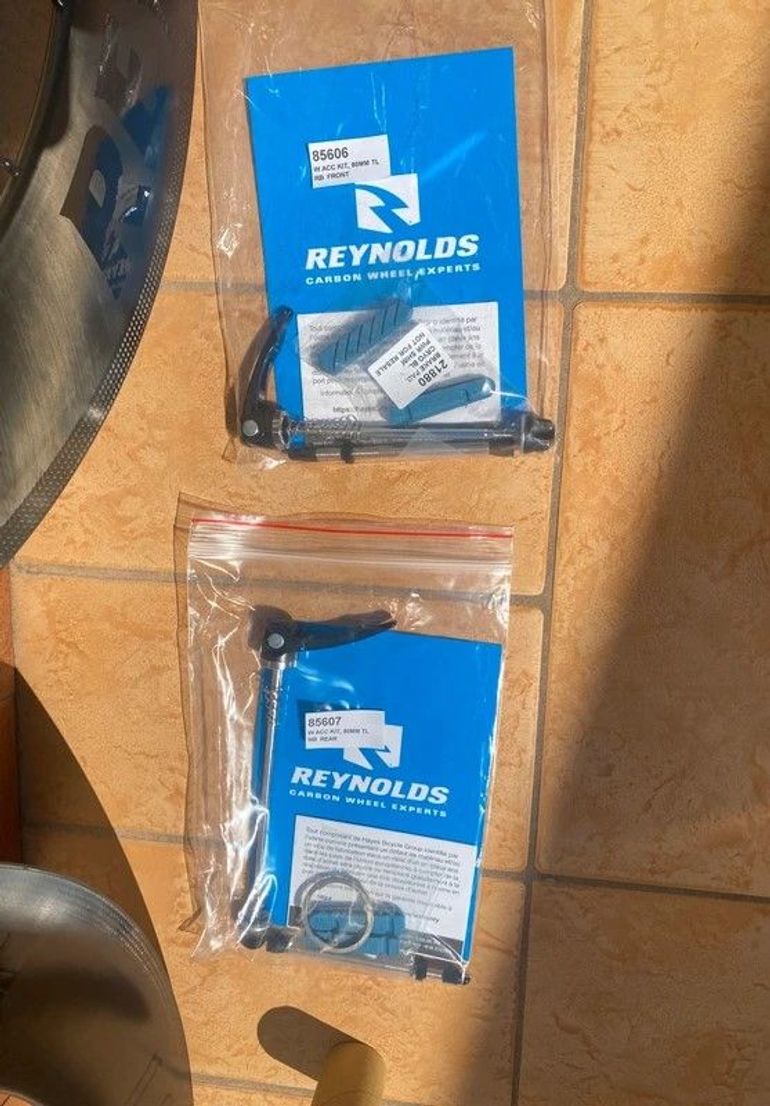 Used Reynolds AR80 700C Carbon Wheelset bike — image 9 of 9