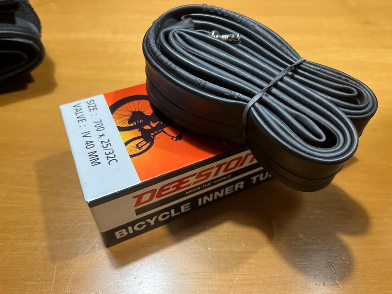 Used Vittoria Zaffiro 700x28 bike — image 3 of 3