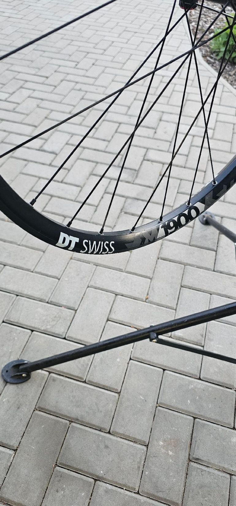 Used Dt Swiss M 1900 SPLINE 27.5" Front Wheel 2025 bike — image 3 of 3