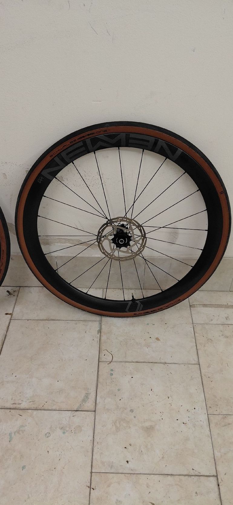 Used Newmen Ruote Carbonio 42 bike — image 1 of 8