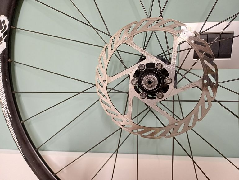 Used 4za Cirrus Forza 4 CCD30 100 135 QR Handbuilt Wheelset with Shimano Cassette bike — image 7 of 9