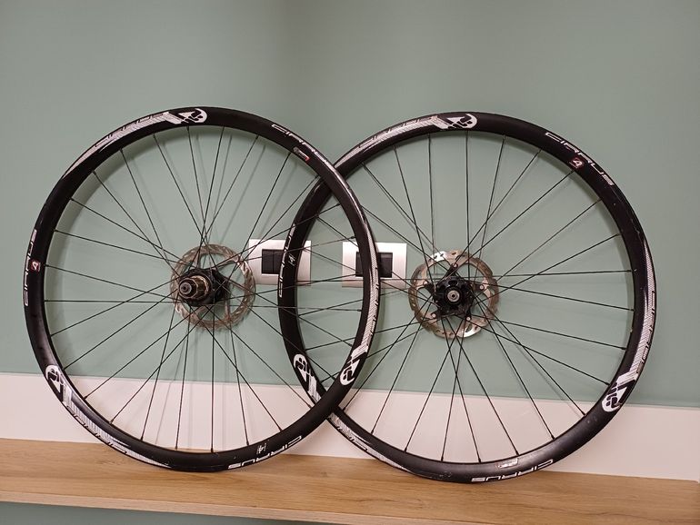 Used 4za Cirrus Forza 4 CCD30 100 135 QR Handbuilt Wheelset with Shimano Cassette bike — image 1 of 9