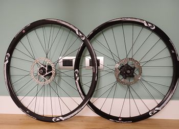 Used 4za Cirrus Forza 4 CCD30 100 135 QR Handbuilt Wheelset with Shimano Cassette bike — image 2 of 9
