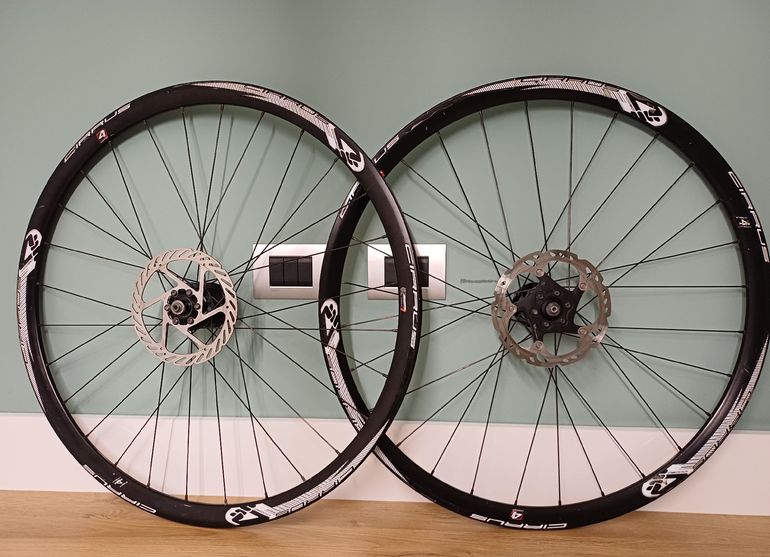 Used 4za Cirrus Forza 4 CCD30 100 135 QR Handbuilt Wheelset with Shimano Cassette bike — image 2 of 9