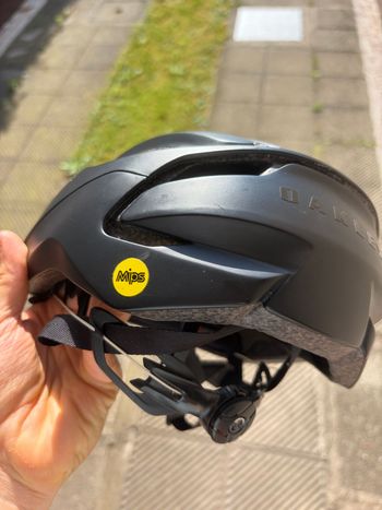 Used Oakley ARO3 MIPS Helmet 2020 bike — image 5 of 8