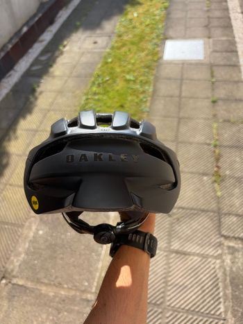 Used Oakley ARO3 MIPS Helmet 2020 bike — image 4 of 8
