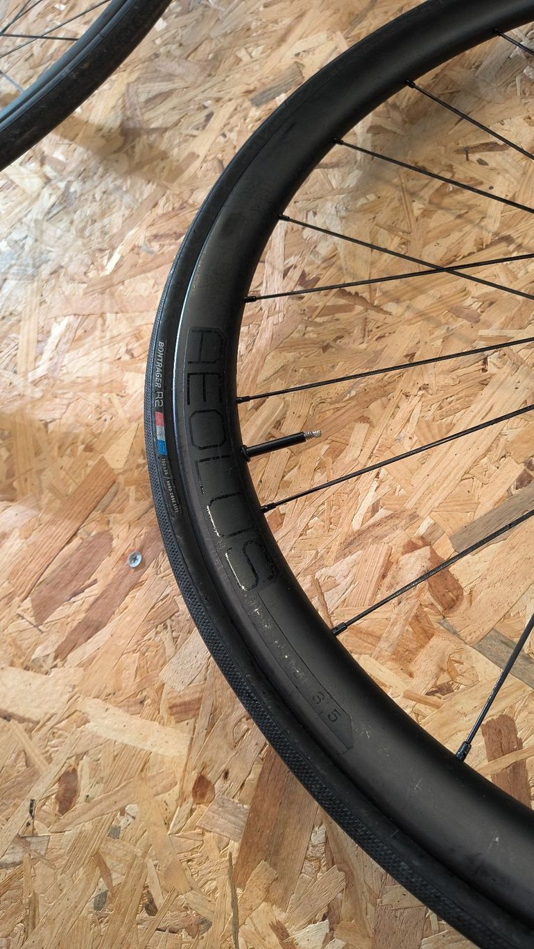Used Bontrager Aeolus Elite 35 TLR Disc Road Wheel 2024 bike — image 2 of 5