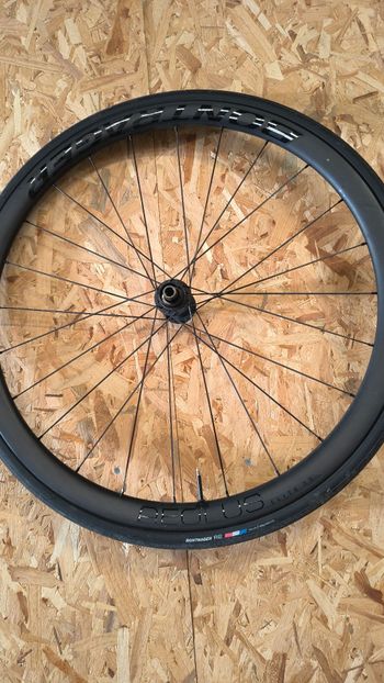 Used Bontrager Aeolus Elite 35 TLR Disc Road Wheel 2024 bike — image 3 of 5
