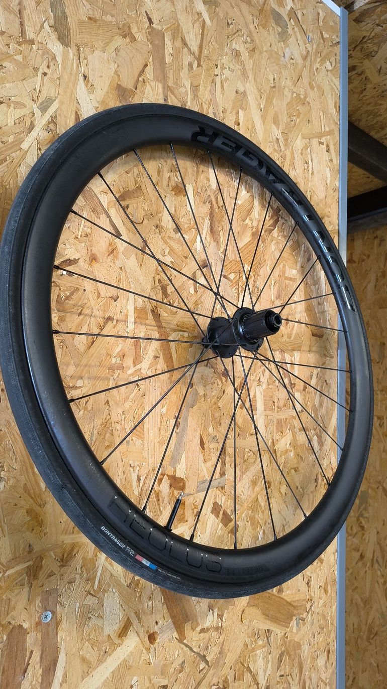 Used Bontrager Aeolus Elite 35 TLR Disc Road Wheel 2024 bike — image 4 of 5