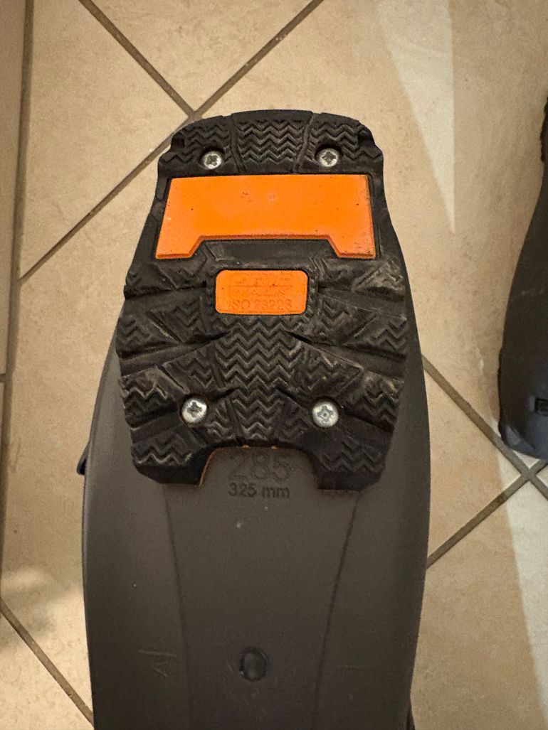 Used Rossignol VIZION MV Ski Boots 2025 bike — image 2 of 3