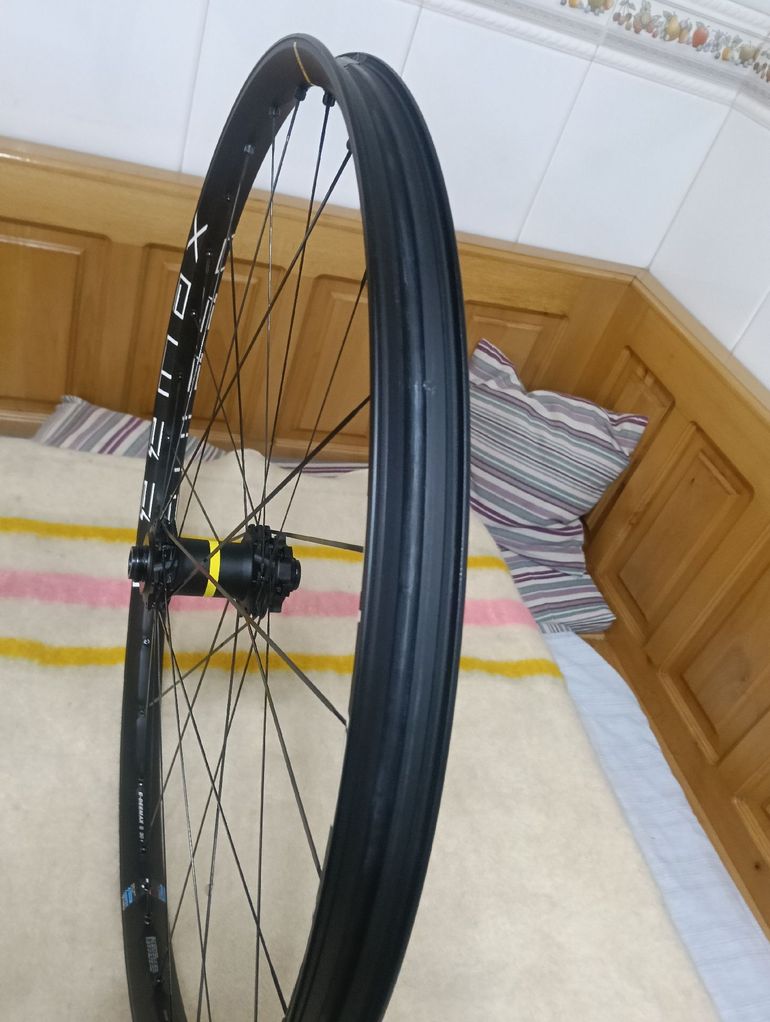 Used Mavic E-Deemax S30/S35 Wheelset 2025 bike — image 7 of 18