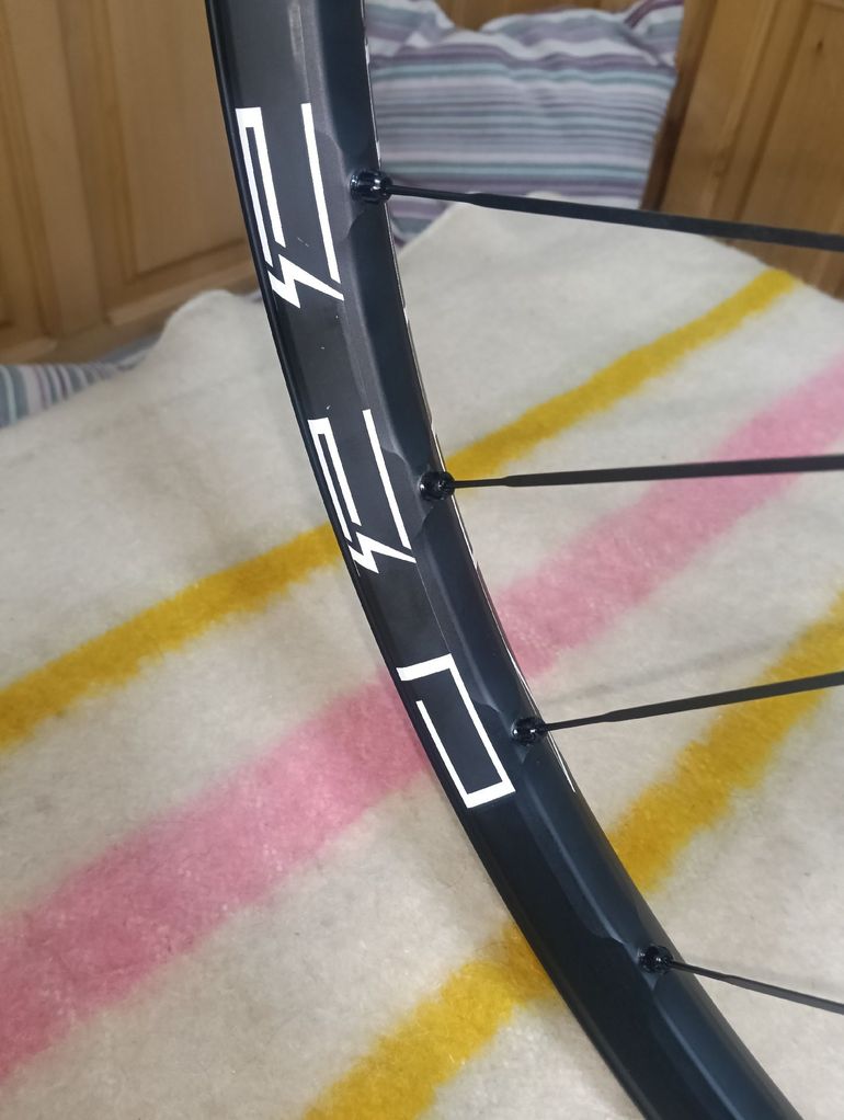 Used Mavic E-Deemax S30/S35 Wheelset 2025 bike — image 11 of 18