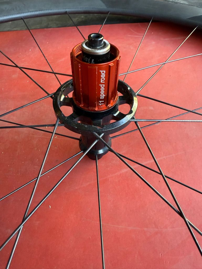 Used Roval CLX 60 Rapide Carbon Clincher Wheelset 11 Speed bike — image 8 of 12