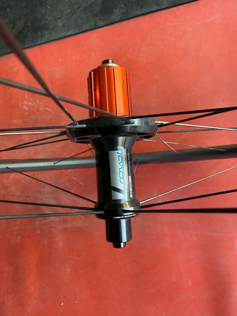 Used Roval CLX 60 Rapide Carbon Clincher Wheelset 11 Speed bike — image 9 of 12