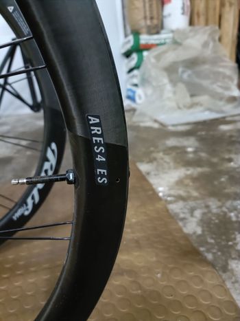 Used Rolf Ares4 AR Carbon Clincher Disc Brake Wheelset bike — image 2 of 9