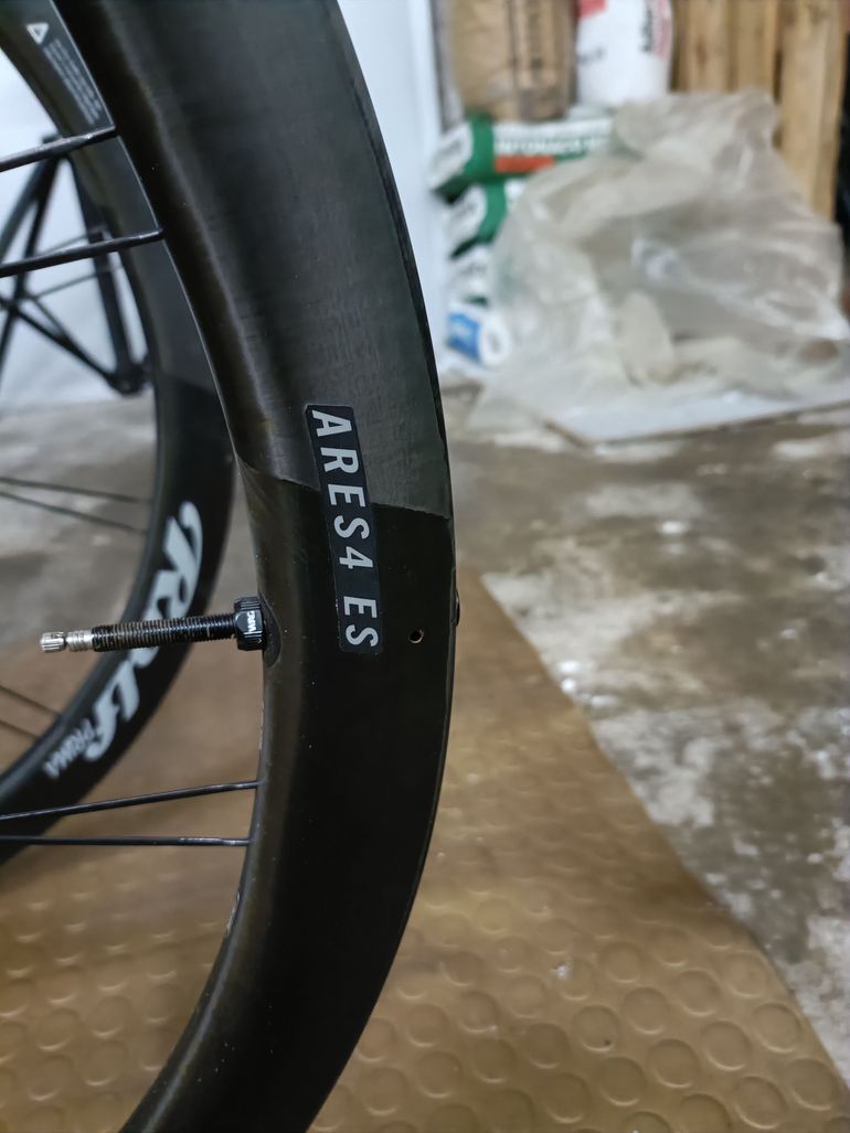 Used Rolf Ares4 AR Carbon Clincher Disc Brake Wheelset bike — image 2 of 9