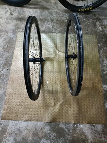 Used Rolf Ares4 AR Carbon Clincher Disc Brake Wheelset bike — image 4 of 9
