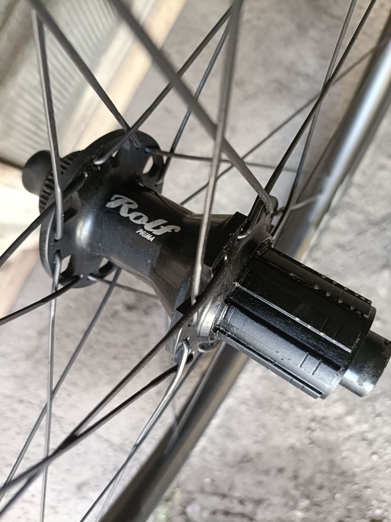 Used Rolf Ares4 AR Carbon Clincher Disc Brake Wheelset bike — image 6 of 9
