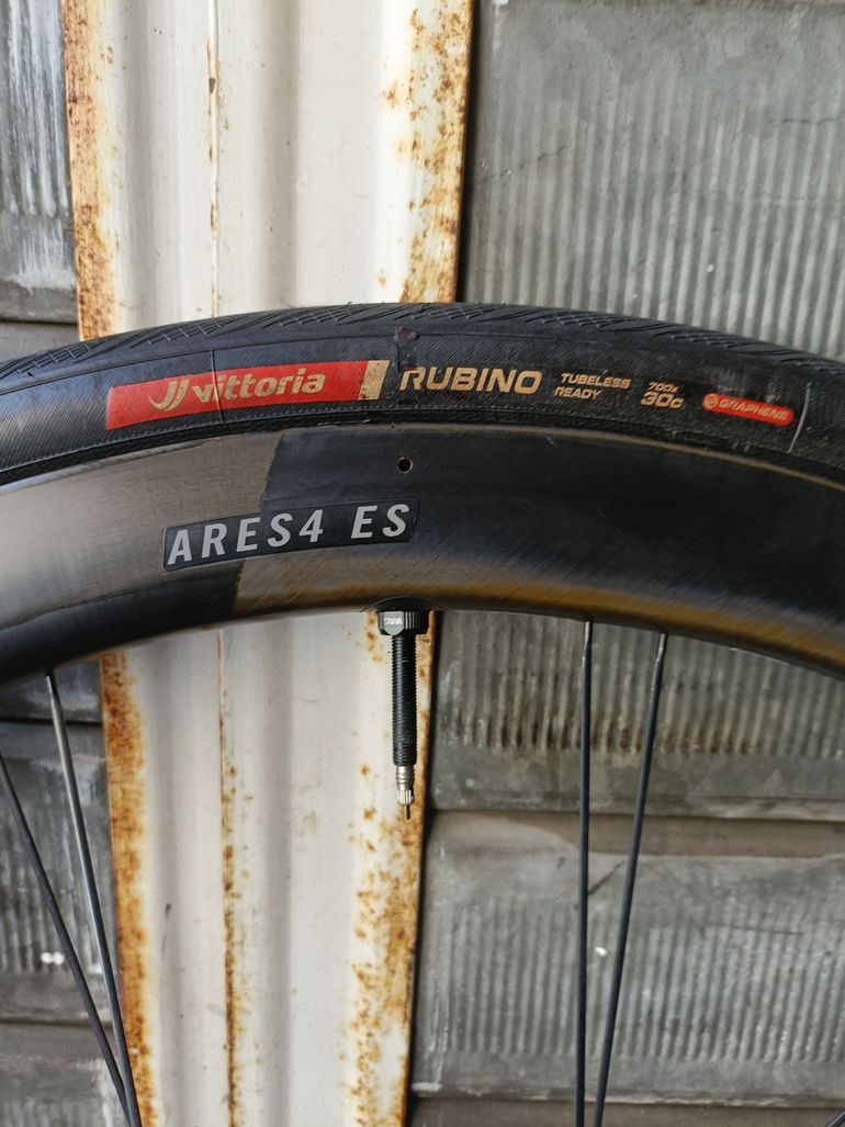 Used Rolf Ares4 AR Carbon Clincher Disc Brake Wheelset bike — image 8 of 9