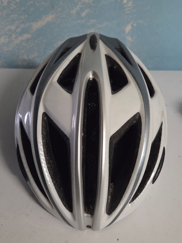 Used MET Manta MIPS Helmet 2021 bike — image 2 of 2