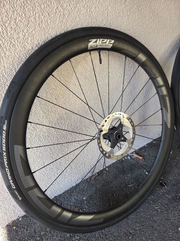 Zipp 303 Firecrest Tubeless Disc-brake Wheelset 2023 Wheels de segunda mano