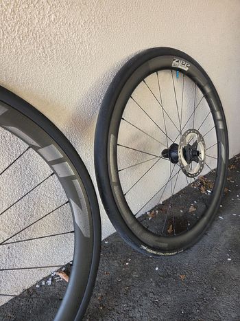 Used Zipp 303 Firecrest Tubeless Disc-brake Wheelset 2023 bike — image 2 of 9