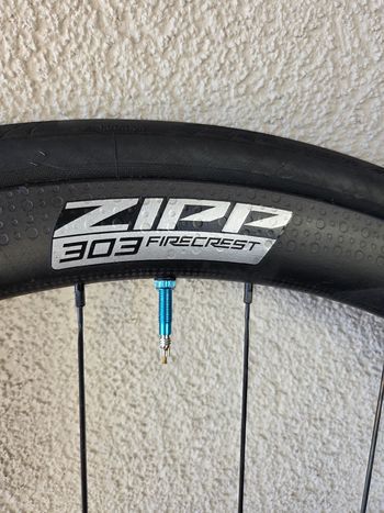 Used Zipp 303 Firecrest Tubeless Disc-brake Wheelset 2023 bike — image 4 of 9