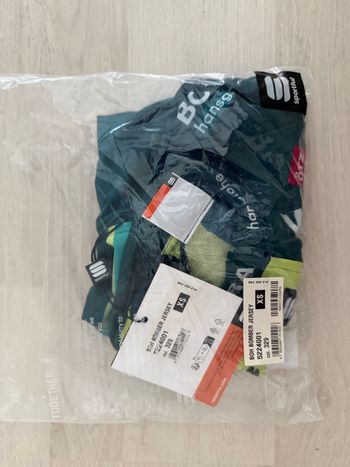 Used Sportful Bora Hansgrohe Bomber Jersey XS 2024 bike — image 3 of 3