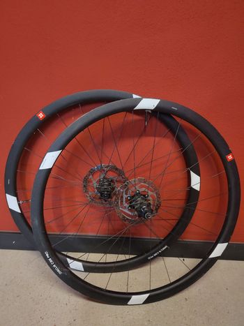Used 3T Discus C35 Pro Wheelset bike — image 2 of 5