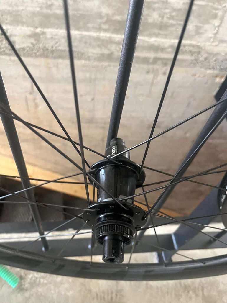 Used Zipp 303 S Carbon Tubeless Disc Brake Wheelset bike — image 5 of 5