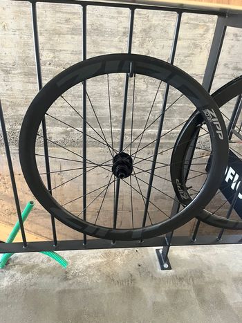 Used Zipp 303 S Carbon Tubeless Disc Brake Wheelset bike — image 2 of 5