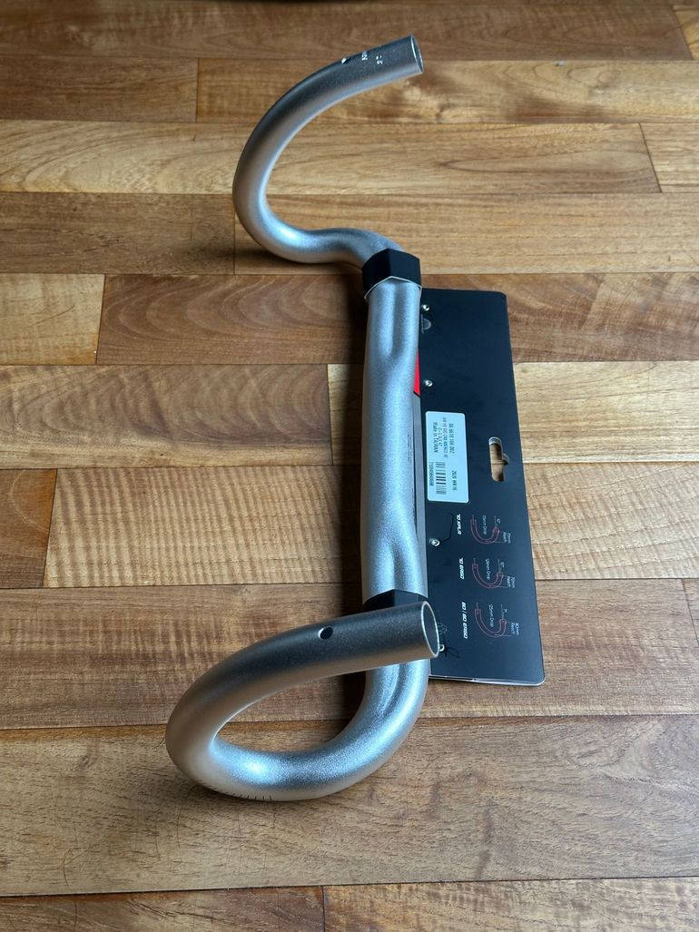 Used Zipp Service Course 80 Ergo Handlebar 2025 bike — image 3 of 4