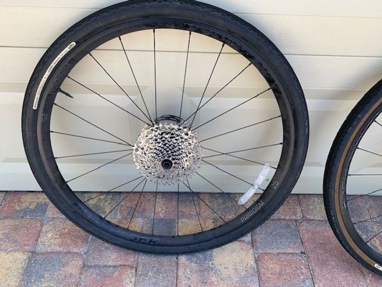 Used Bontrager Paradigm Comp 25 TLR Disc Road Wheelset 2023 bike — image 6 of 9