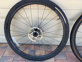 Used Bontrager Paradigm Comp 25 TLR Disc Road Wheelset 2023 bike — image 4 of 9