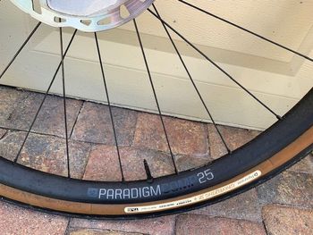 Used Bontrager Paradigm Comp 25 TLR Disc Road Wheelset 2023 bike — image 3 of 9