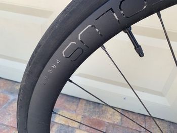 Used Bontrager Aeolus Elite 35 OCLV Carbon Tubeless Ready Wheelset 2023 bike — image 2 of 10