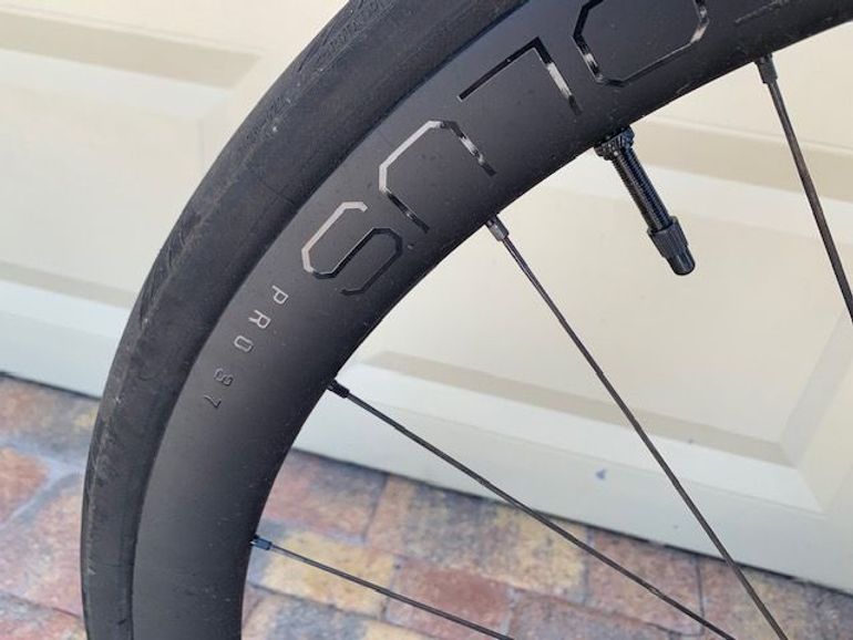 Used Bontrager Aeolus Elite 35 OCLV Carbon Tubeless Ready Wheelset 2023 bike — image 2 of 10
