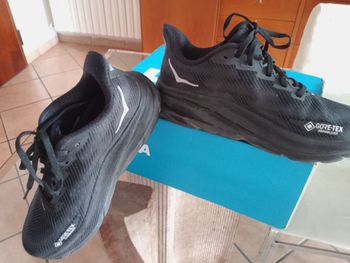 Used Hoka Clifton 9 GTX bike — image 2 of 8