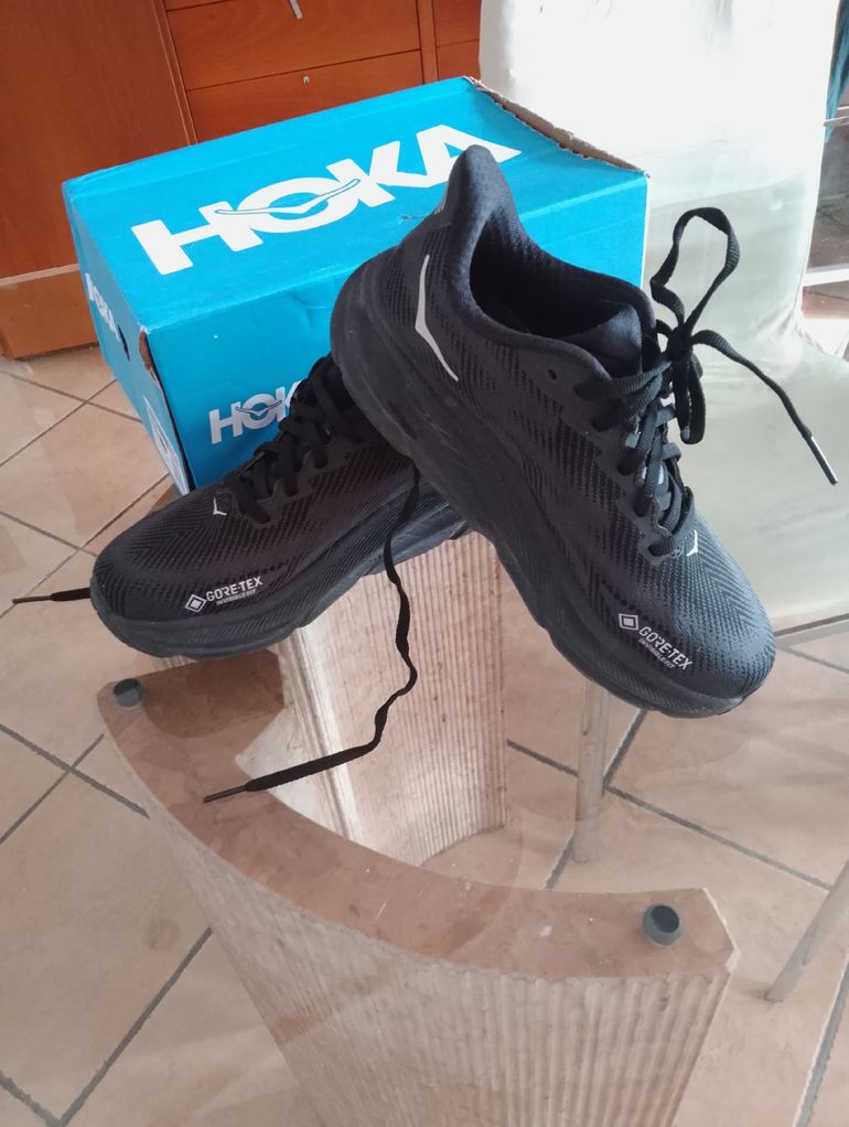 Used Hoka Clifton 9 GTX bike — image 5 of 8