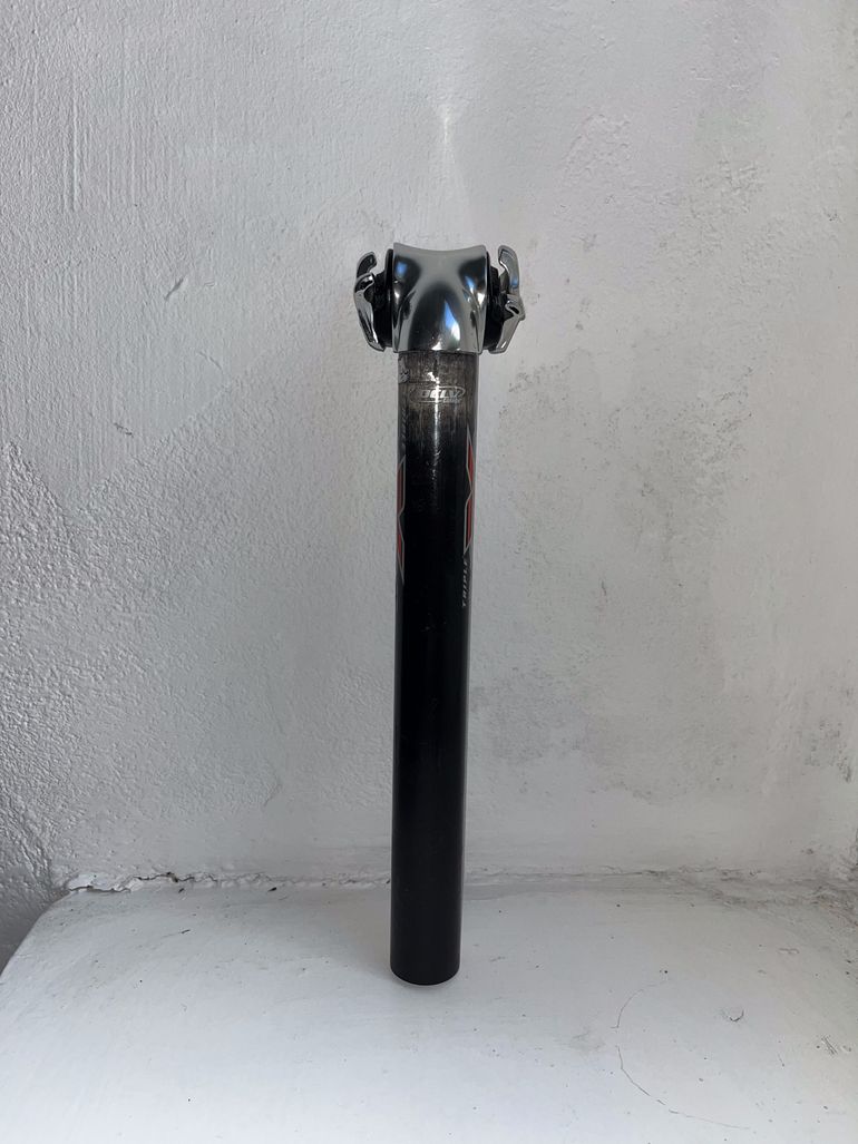 Used Bontrager Carbon Seatpost XXX bike — image 3 of 6