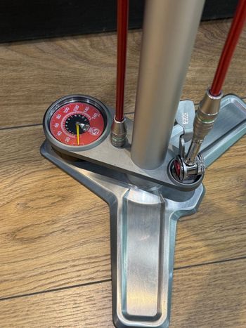 Used Silca SuperPista Ultimate Hiro Edition Standpumpe - silber bike — image 2 of 11