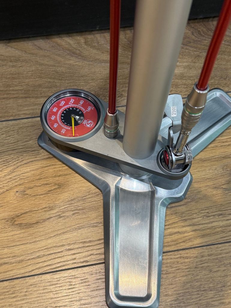 Used Silca SuperPista Ultimate Hiro Edition Standpumpe - silber bike — image 2 of 11