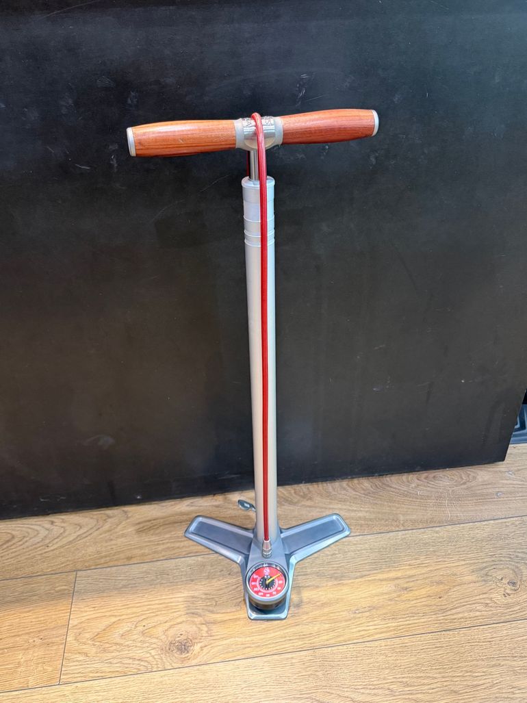 Used Silca SuperPista Ultimate Hiro Edition Standpumpe - silber bike — image 11 of 11