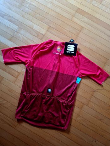 Used Sportful Bomber Jersey 2025 bike — image 4 of 4