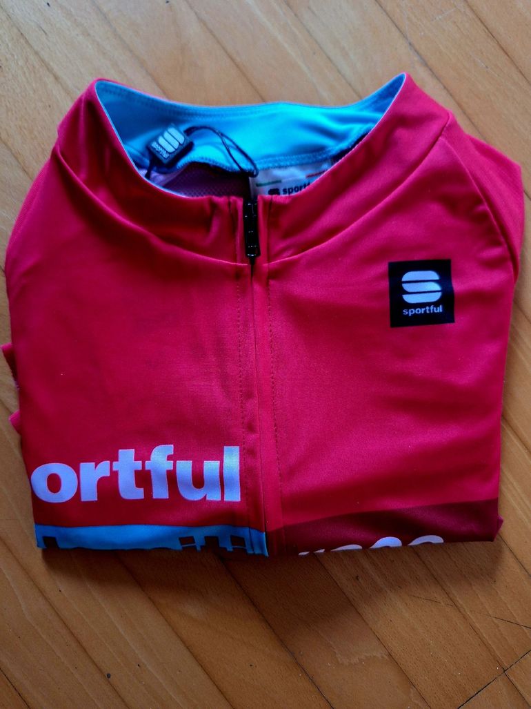 Used Sportful Bomber Jersey 2025 bike — image 2 of 4