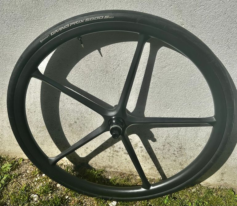 Used carbotec Roues à bâtons carbone freinage disque center lock Shimano HG corps de roue libre pour cassette 11v et 12v 2026 bike — image 6 of 9