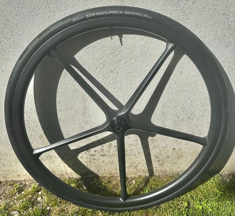 Used carbotec Roues à bâtons carbone freinage disque center lock Shimano HG corps de roue libre pour cassette 11v et 12v 2026 bike — image 9 of 9