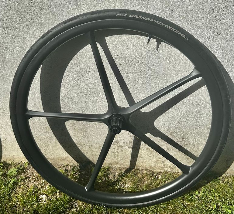 Used carbotec Roues à bâtons carbone freinage disque center lock Shimano HG corps de roue libre pour cassette 11v et 12v 2026 bike — image 7 of 9