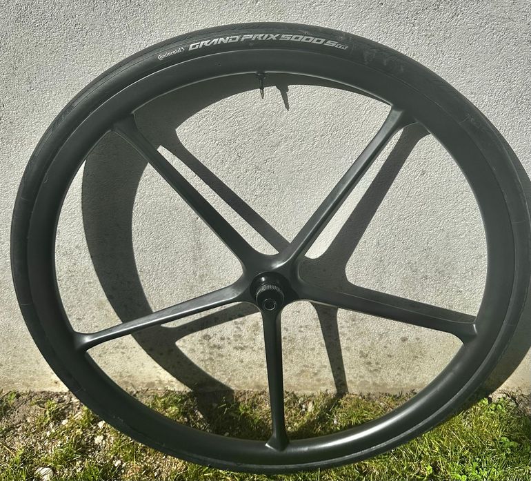 Used carbotec Roues à bâtons carbone freinage disque center lock Shimano HG corps de roue libre pour cassette 11v et 12v 2026 bike — image 8 of 9
